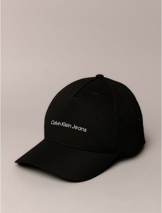Boné Feminino Sarja Calvin Klein Jeans - Preto Boné Feminino Sarja Calvin Klein Jeans Preto u