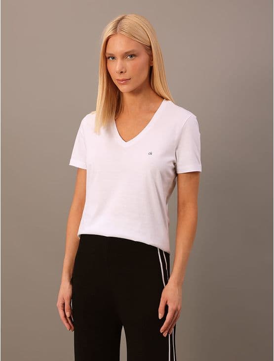 Camiseta Feminina Lisa Decote v Recorte Lateral Calvin Klein - Branco Camiseta Feminina Lisa Decote v Recorte Lateral Calvin Klein Branco Gg