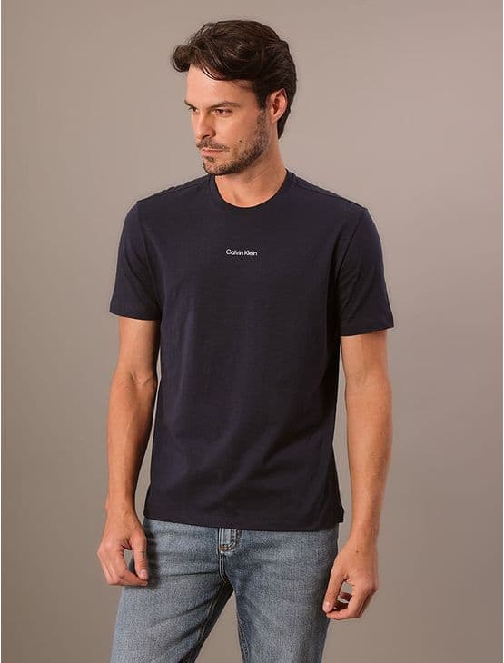 Camiseta Masculina Meia Malha Flamê Calvin Klein - Azul Marinho Camiseta Masculina Meia Malha Flamê Calvin Klein Azul Marinho p