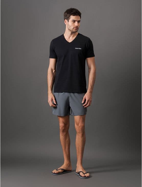 Camiseta Manga Curta Decote v Logo No Peito Calvin Klein Swimwear - Preto Camiseta Manga Curta Decote v Logo No Peito Calvin Klein Swimwear Preto g
