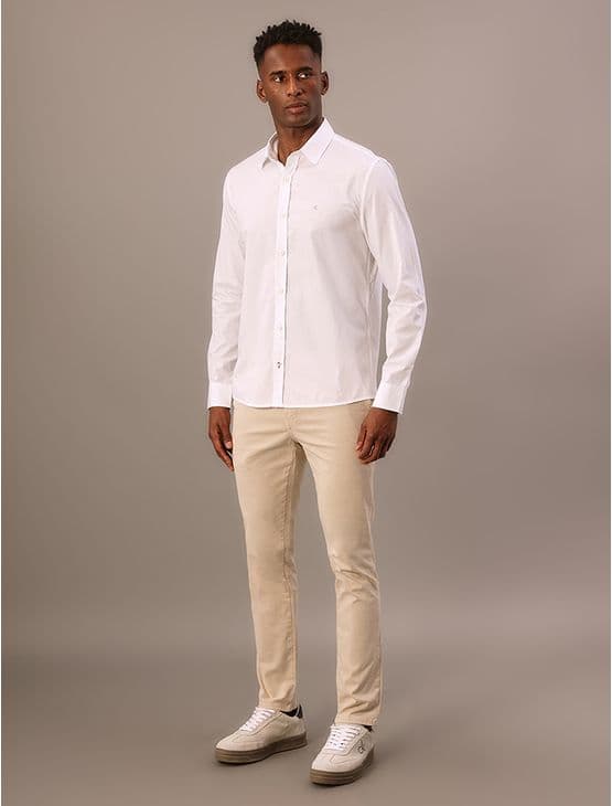 Camisa Manga Longa Regular Lisa Básica Logo No Peito Calvin Klein Jeans - Branco Camisa Manga Longa Regular Lisa Básica Logo No Peito Calvin Klein Jeans Branco m