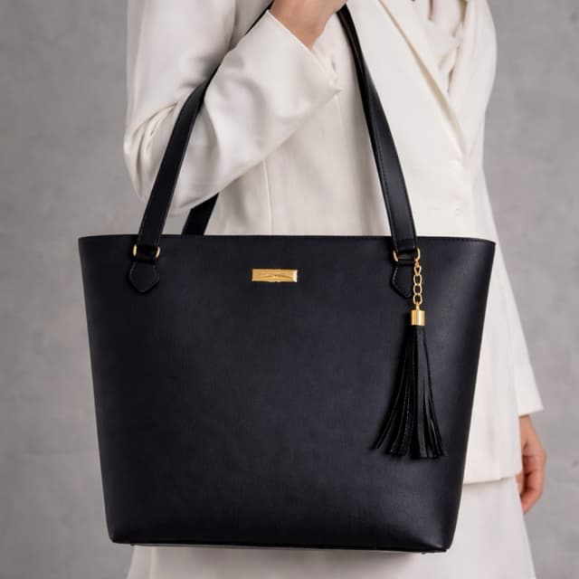 Bolsa Sacola Feminina Moderna Zíper Reforçado e Detalhes em Metal Dourado