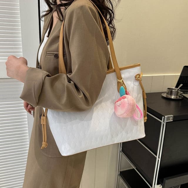 Bolsa Feminina Tote Casual Grande em Couro Ecológico– Alça Longa e Cores Neutras Elegantes