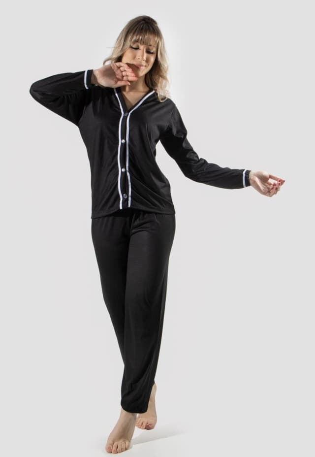 Pijama Blogueira Longo Aberto Botões Preto