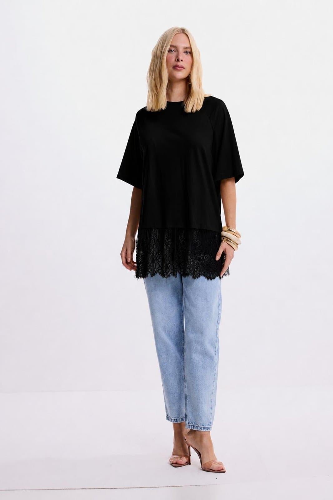 Camiseta Com Babado De Renda Carlota Costa Preto