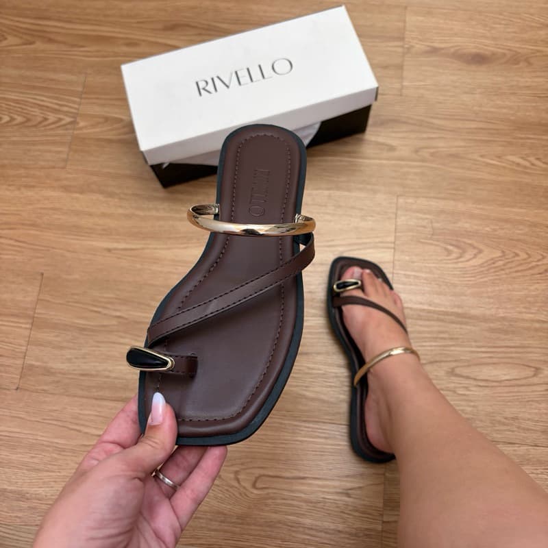 Sandália Rasteira Feminina Minimalista com Detalhe Metal Confortável Elegante Leve Rivello