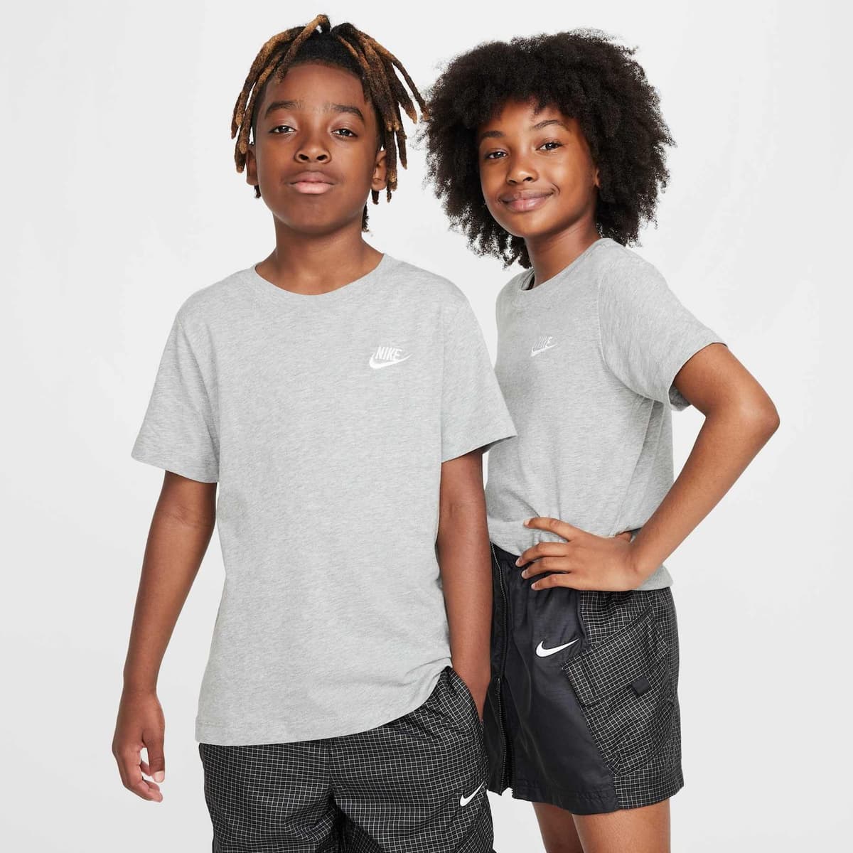 Camiseta Nike Sportswear Futura Infantil