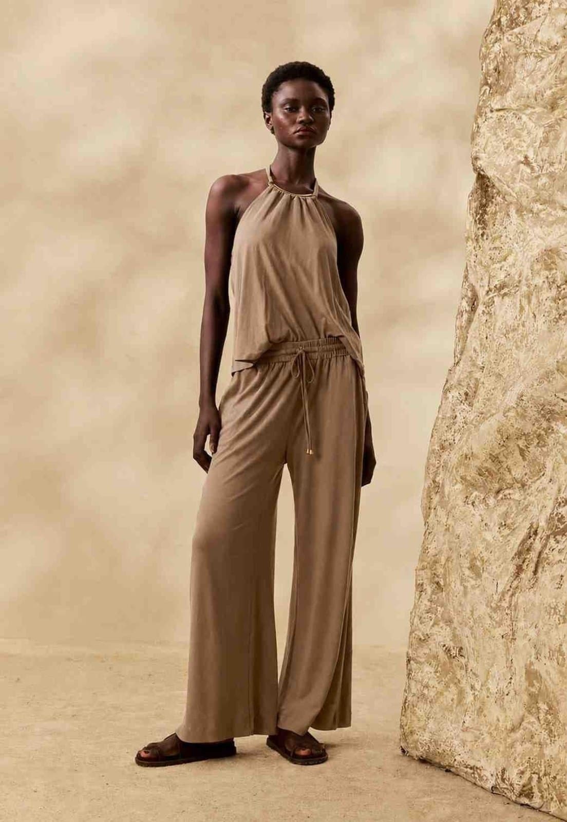 Calça Pantalona Malha Lisa Marrom