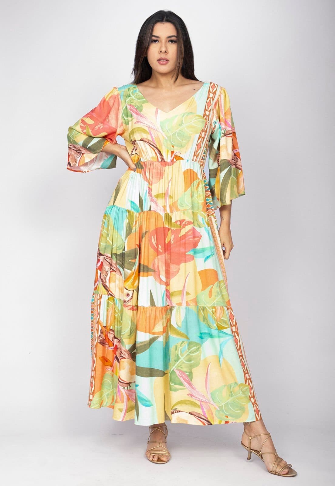 Vestido Longo Amazônia Vital Plano com Manga e Camadas Estampa Samba das Cores